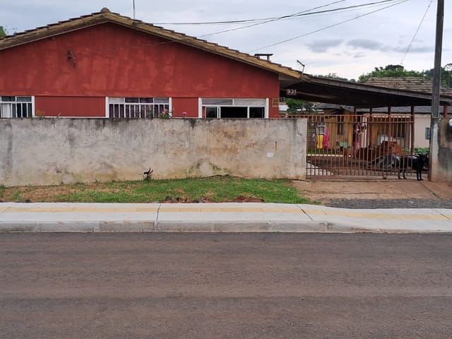 Imóvel à venda em Oficinas com 3 Casas em Terreno Amplo – Próximo ao Lago de Olarias