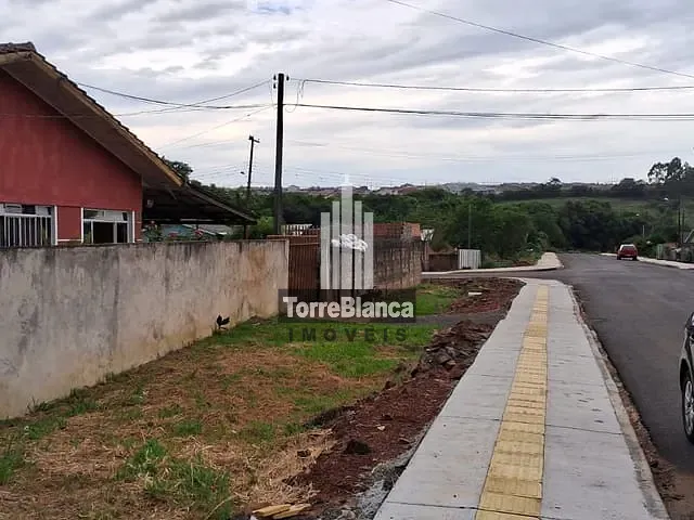 Casa com 990m² 4 quartos e 2 banheiros, à venda, no bairro Oficinas em Ponta Grossa