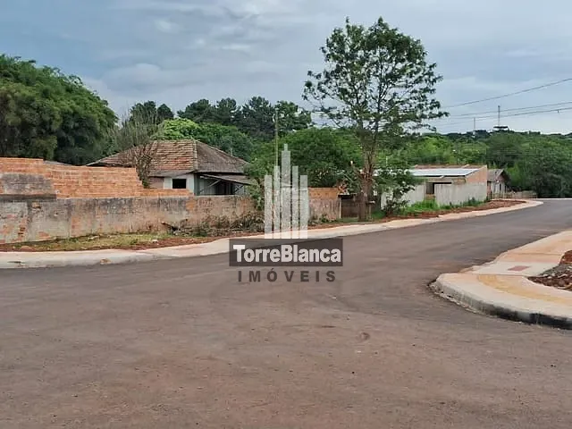 Casa com 990m² 4 quartos e 2 banheiros, à venda, no bairro Oficinas em Ponta Grossa
