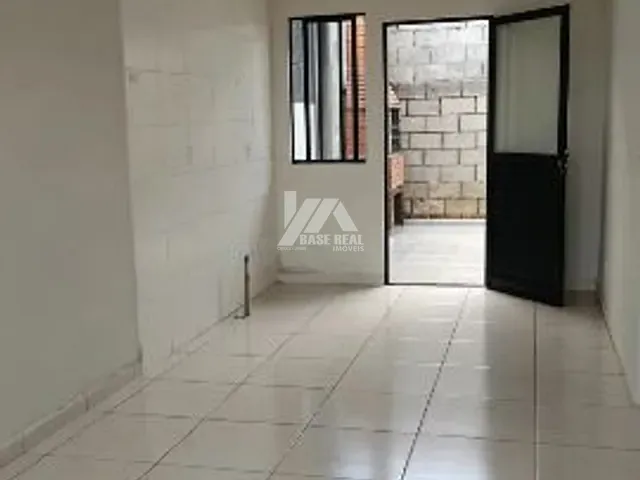 Casa 2 quartos e 1 banheiro, à venda, no bairro Cará-cará em Ponta Grossa