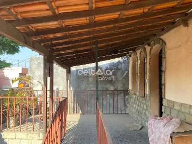 Casa com 360m² 3 quartos e 1 banheiro, à venda, no bairro Guarani em Belo Horizonte