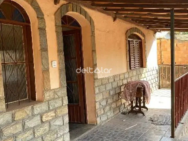 Casa com 360m² 3 quartos e 1 banheiro, à venda, no bairro Guarani em Belo Horizonte