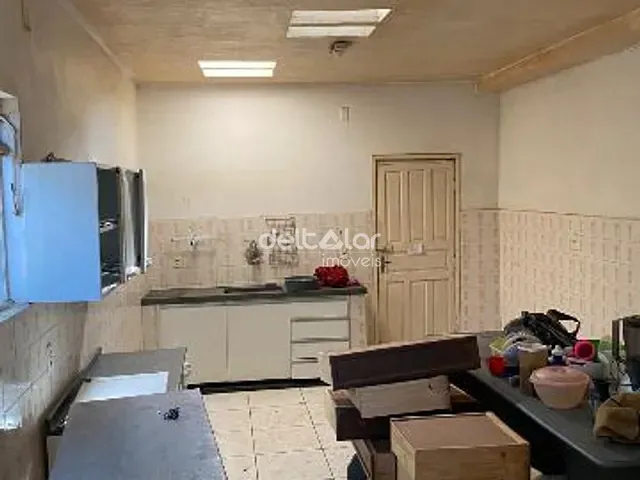 Casa com 360m² 3 quartos e 1 banheiro, à venda, no bairro Guarani em Belo Horizonte