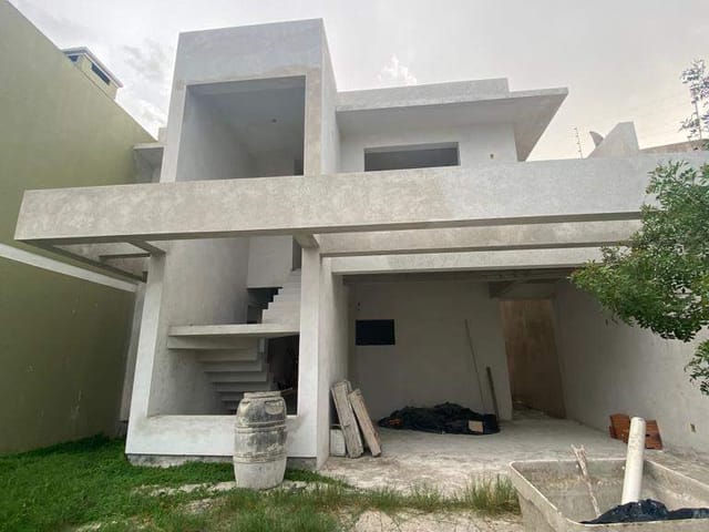 Casa com 400m² 4 quartos e 3 banheiros, à venda, no bairro Três Vendas em Pelotas