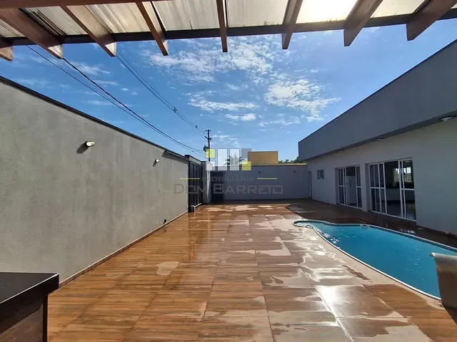 Casa com 315m² 4 quartos e 4 banheiros, à venda, no bairro Jardim Maria Helena em Nova Odessa