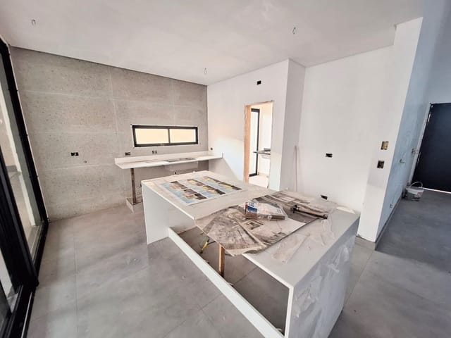 Casa com 451m² 4 quartos e 5 banheiros, à venda, no bairro Urbanova em São José dos Campos