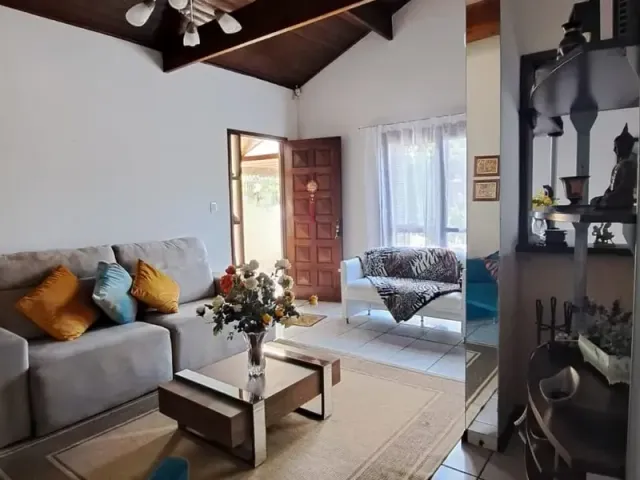 Casa 2 quartos e 3 banheiros, à venda, no bairro Laranjal em Pelotas