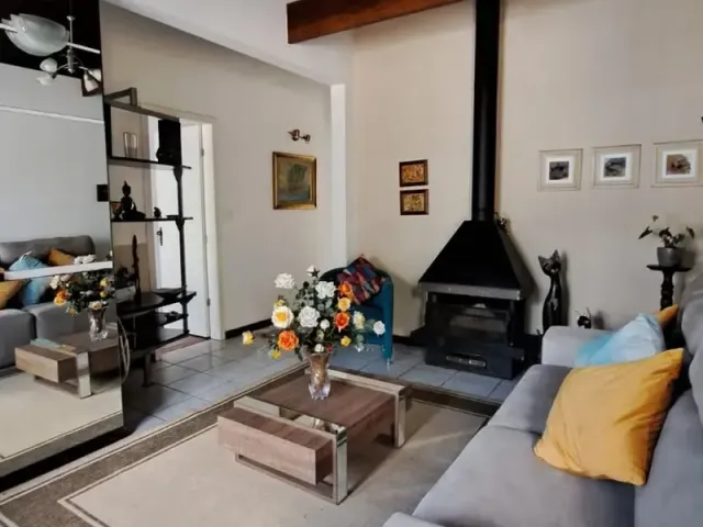 Casa 2 quartos e 3 banheiros, à venda, no bairro Laranjal em Pelotas