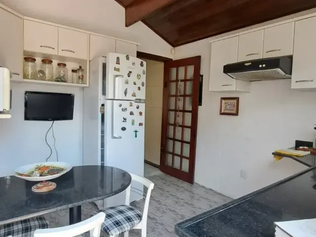 Casa 2 quartos e 3 banheiros, à venda, no bairro Laranjal em Pelotas