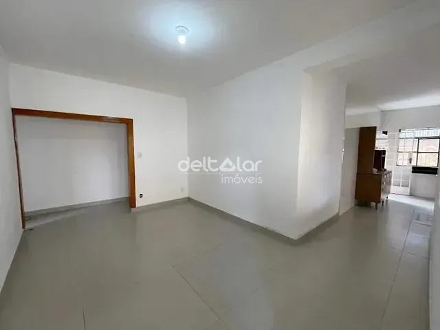Casa com 360m² 4 quartos e 4 banheiros, para alugar, no bairro Planalto em Belo Horizonte