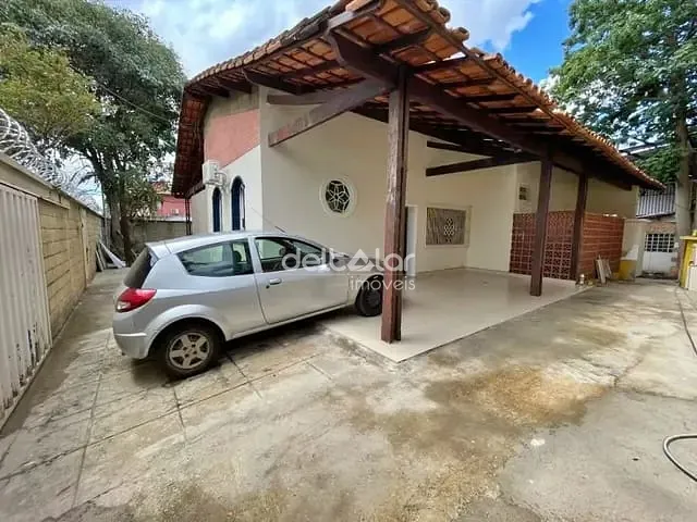Casa com 360m² 4 quartos e 4 banheiros, para alugar, no bairro Planalto em Belo Horizonte
