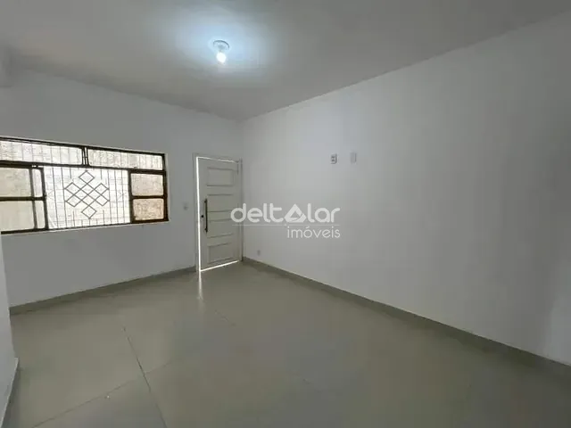 Casa com 360m² 4 quartos e 4 banheiros, para alugar, no bairro Planalto em Belo Horizonte