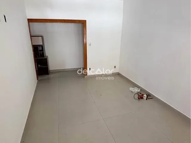 Casa com 360m² 4 quartos e 4 banheiros, para alugar, no bairro Planalto em Belo Horizonte