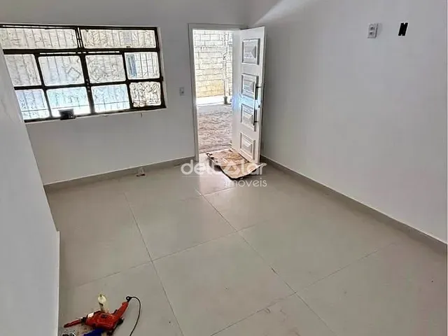 Casa com 360m² 4 quartos e 4 banheiros, para alugar, no bairro Planalto em Belo Horizonte