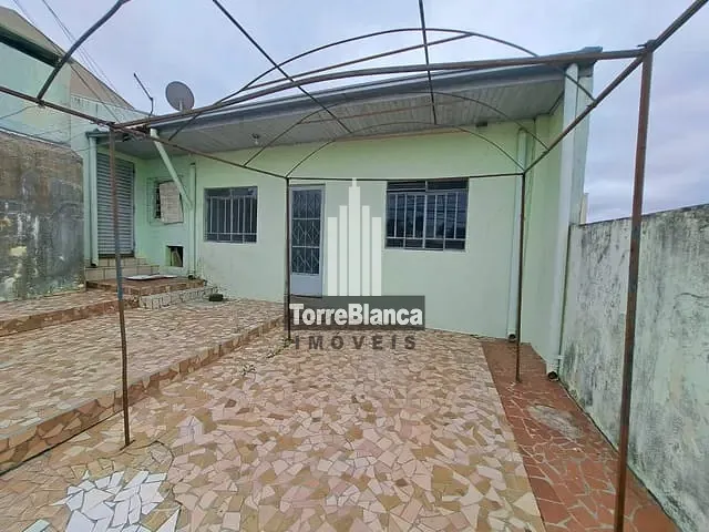 Casa com 45m² 2 quartos e 1 banheiro, para alugar, no bairro Jardim Carvalho em Ponta Grossa