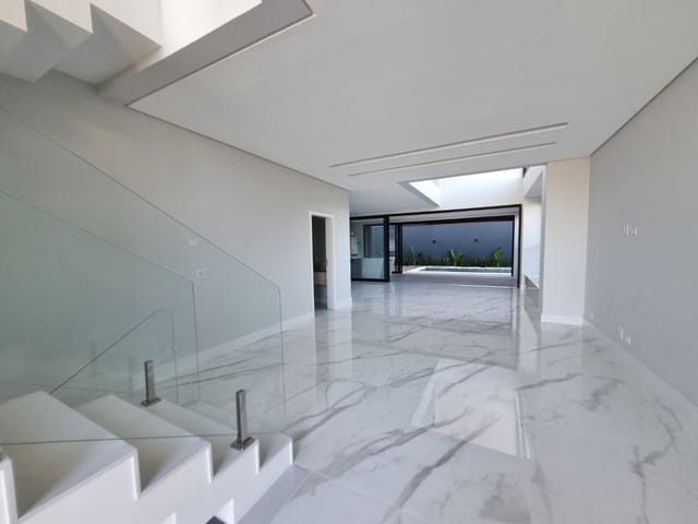 Casa com 460m² 4 quartos e 5 banheiros, à venda, no bairro Condomínio Residencial Alphaville em São José dos Campos
