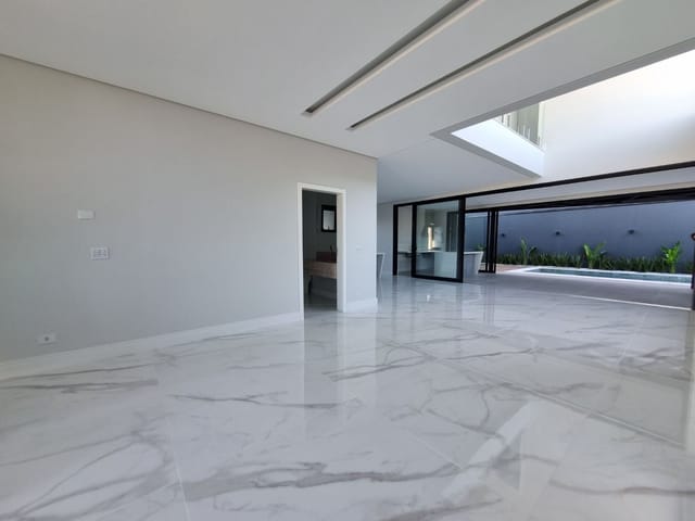 Casa com 460m² 4 quartos e 5 banheiros, à venda, no bairro Condomínio Residencial Alphaville em São José dos Campos