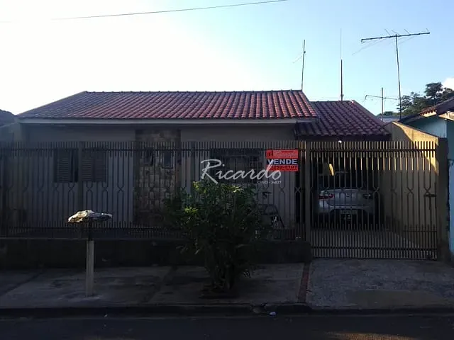 Casa com 200m² 2 quartos e 1 banheiro, à venda, no bairro Jardim São Bento em Arapongas