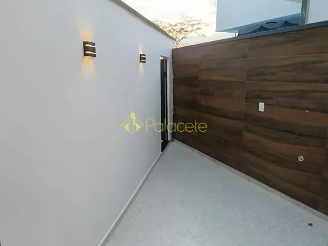 Casa com 170m² 2 quartos e 1 banheiro, à venda, no bairro Loteamento Residencial e Comercial Flamboyant em Pindamonhangaba