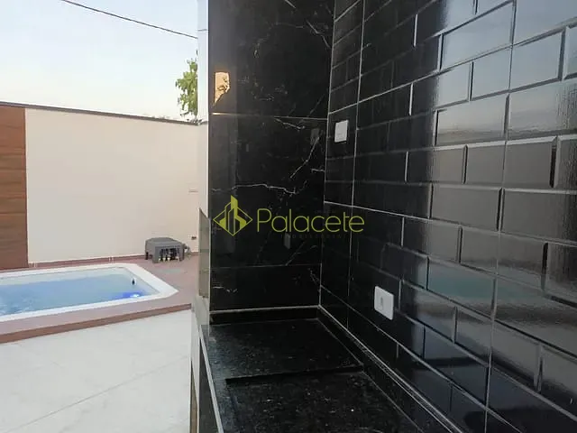 Casa com 170m² 2 quartos e 1 banheiro, à venda, no bairro Loteamento Residencial e Comercial Flamboyant em Pindamonhangaba