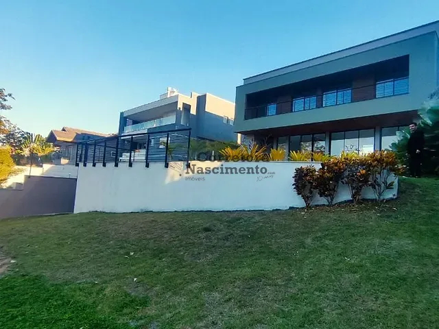 Casa com 800m² 4 quartos e 3 banheiros, à venda, no bairro Condomínio Reserva do Paratehy em São José dos Campos