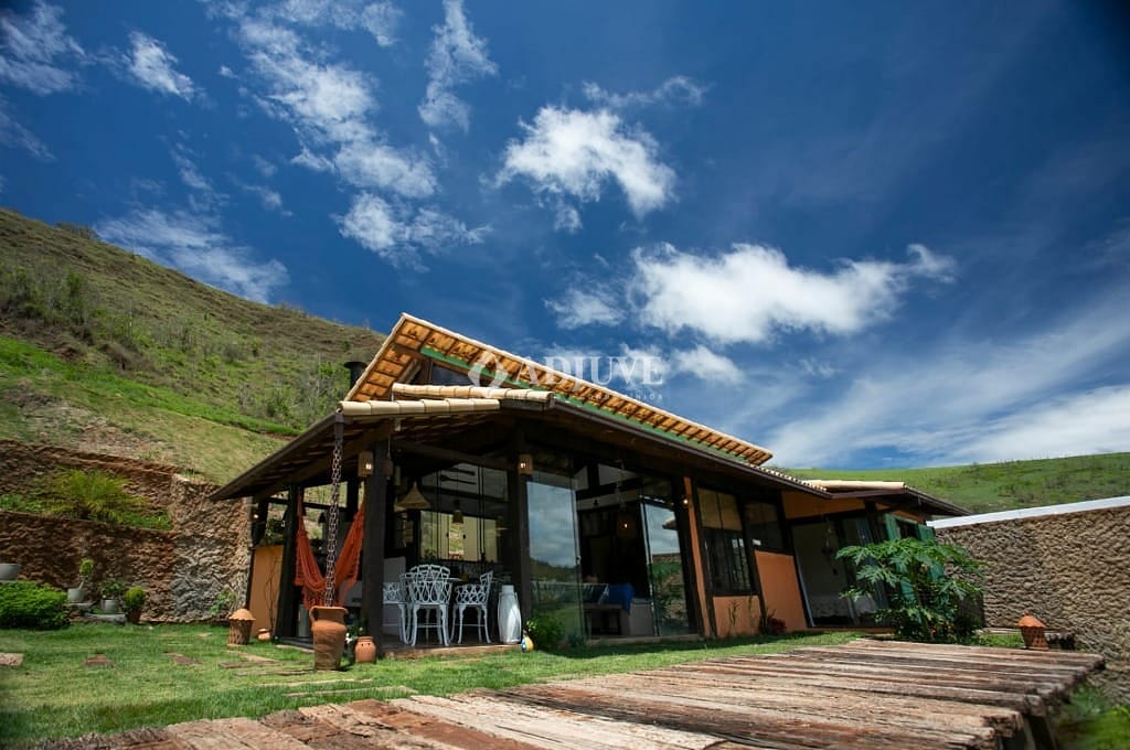 Casa à venda com 2 quartos, 150m² - Foto 1