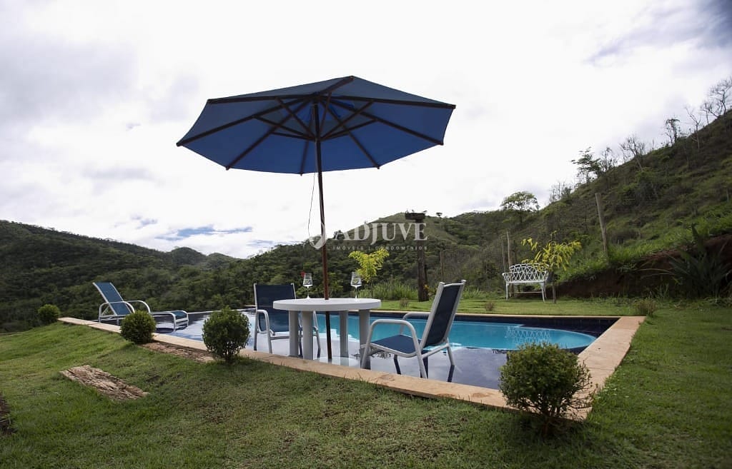 Casa à venda com 2 quartos, 150m² - Foto 2
