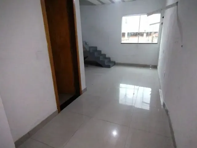 Casa com 260m² 3 quartos e 2 banheiros, para alugar, no bairro Milanez em Contagem
