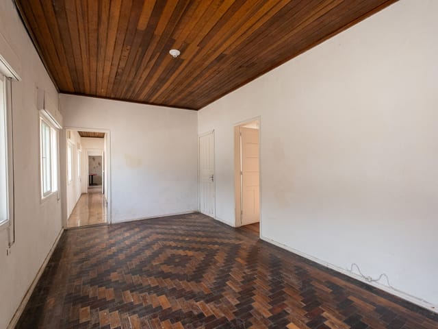 Foto do Casa - Casa de Esquina com 4 Quartos, 2 Banheiros e Garagem Fechada – Excelente Oportunidade de Venda ou Locação | UP Imóveis