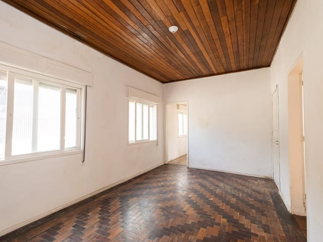 Foto do Casa - Casa de Esquina com 4 Quartos, 2 Banheiros e Garagem Fechada – Excelente Oportunidade de Venda ou Locação | UP Imóveis