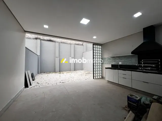 Casa com 220m² 3 quartos e 5 banheiros, à venda, no bairro Jardim das Palmeiras em Campinas
