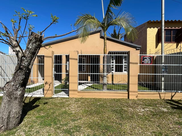 Casa com 300m² 2 quartos e 1 banheiro, à venda, no bairro Laranjal em Pelotas