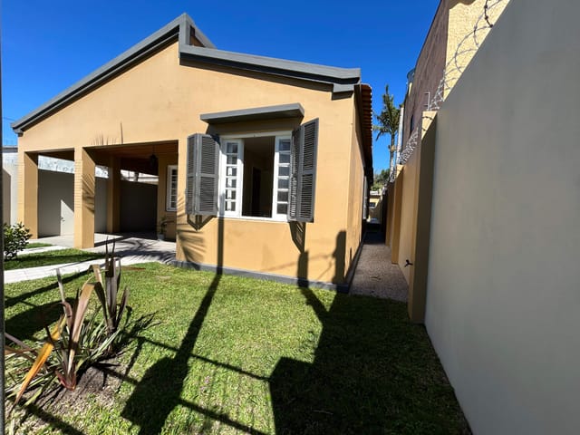 Casa com 300m² 2 quartos e 1 banheiro, à venda, no bairro Laranjal em Pelotas