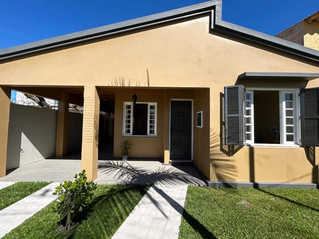 Casa com 300m² 2 quartos e 1 banheiro, à venda, no bairro Laranjal em Pelotas