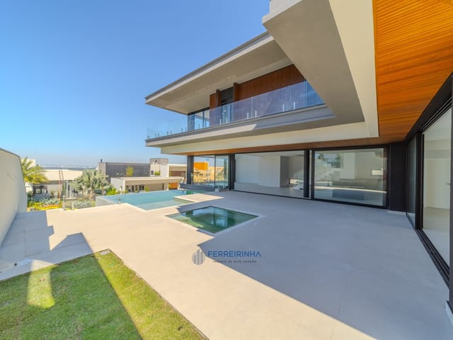 Casa com 702m² 6 quartos e 3 banheiros, à venda, no bairro Urbanova em São José dos Campos