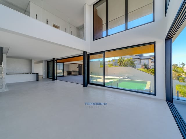 Casa com 702m² 6 quartos e 3 banheiros, à venda, no bairro Urbanova em São José dos Campos