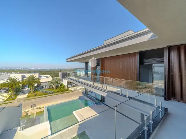 Casa com 702m² 6 quartos e 3 banheiros, à venda, no bairro Urbanova em São José dos Campos