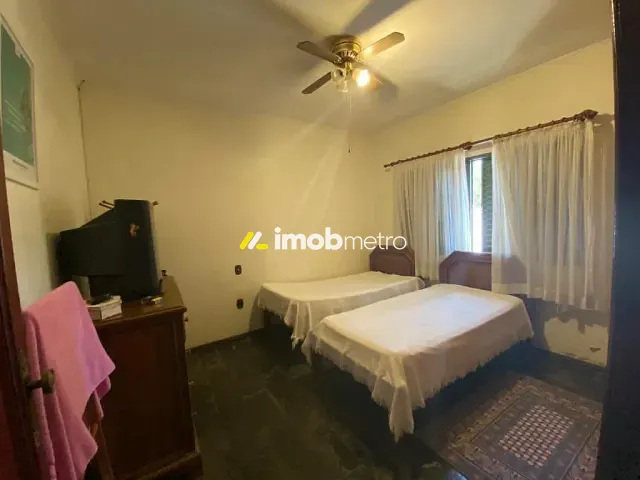 Casa com 500m² 5 quartos e 5 banheiros, para alugar, no bairro Vila Iza em Campinas
