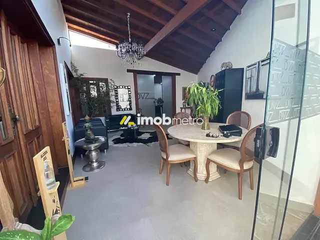 Casa com 500m² 5 quartos e 5 banheiros, para alugar, no bairro Vila Iza em Campinas