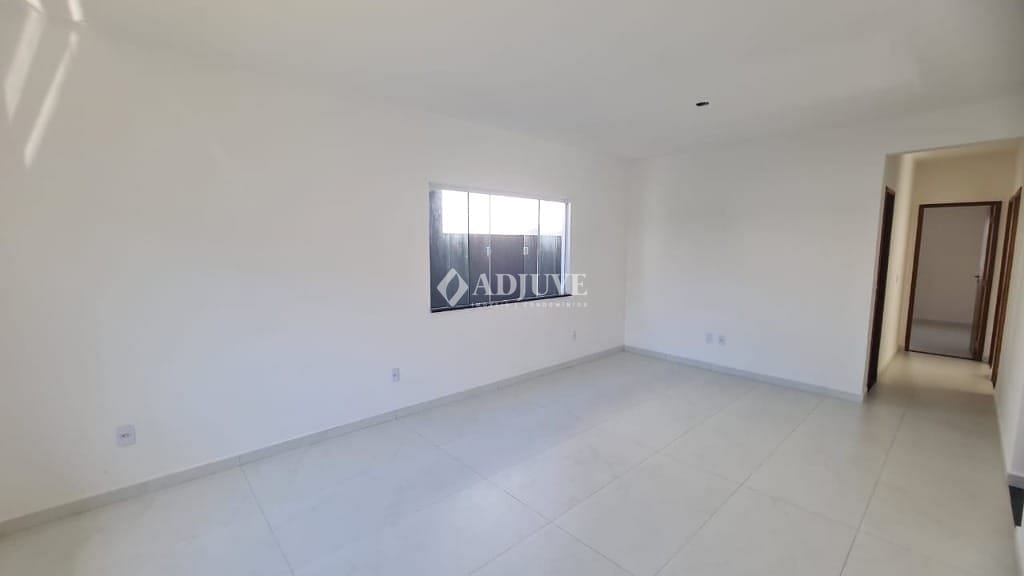 Casa à venda com 3 quartos, 105m² - Foto 2