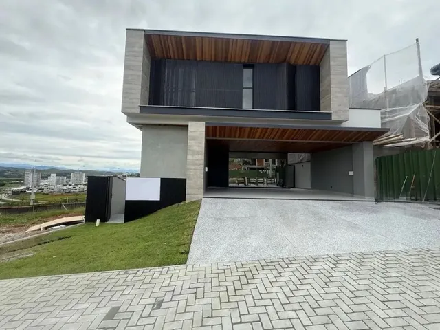 Casa com 357m² 4 quartos e 5 banheiros, à venda ou para alugar, no bairro Urbanova em São José Dos Campos
