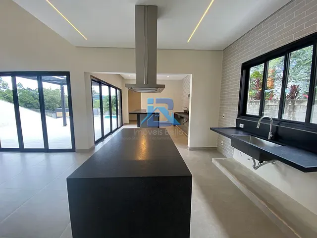 Casa com 275m² 3 quartos e 5 banheiros, à venda, no bairro Bairro Itapema em Itatiba