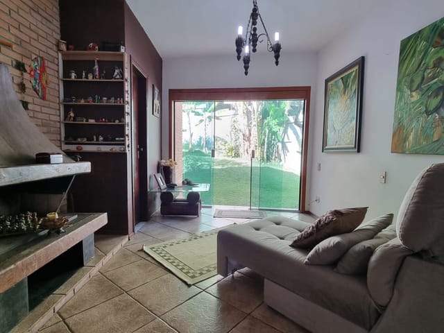 Casa com 632m² 4 quartos e 3 banheiros, à venda, no bairro Jardim Apolo em São José dos Campos
