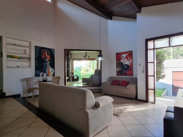 Casa com 632m² 4 quartos e 3 banheiros, à venda, no bairro Jardim Apolo em São José dos Campos