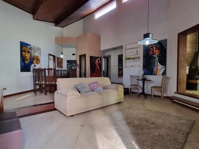 Casa com 632m² 4 quartos e 3 banheiros, à venda, no bairro Jardim Apolo em São José dos Campos