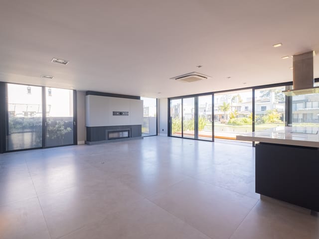 Casa com 390m² 3 quartos e 3 banheiros, à venda, no bairro Laranjal em Pelotas