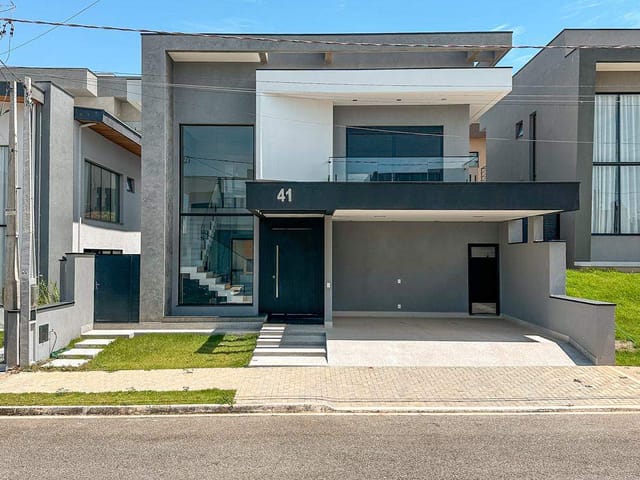 Sobrado próximo à Embraer e Igreja da cidade - Reserva Rudá