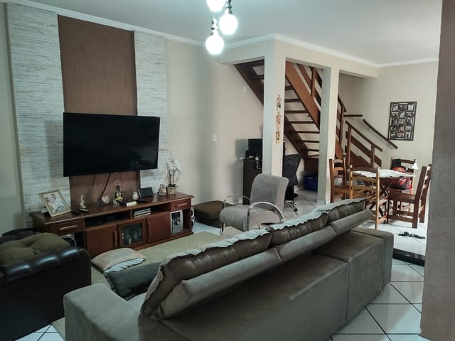 Casa com 210m² 2 quartos e 3 banheiros, à venda, no bairro Cidade Industrial em Lorena