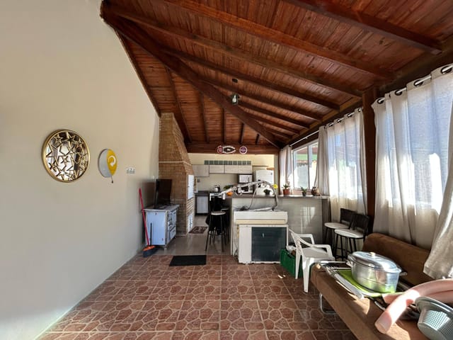 Casa com 170m² 2 quartos e 1 banheiro, à venda, no bairro Laranjal em Pelotas
