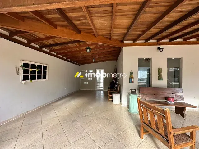Casa com 594m² 3 quartos e 4 banheiros, à venda ou para alugar, no bairro Parque dos Pomares em Campinas